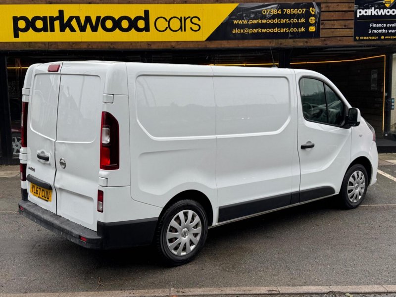 NISSAN NV300