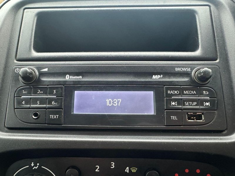 NISSAN NV300