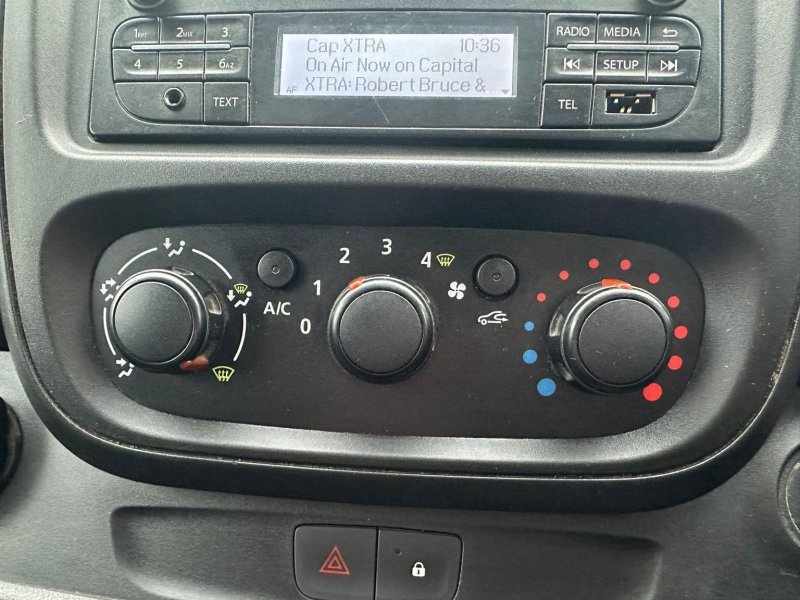 NISSAN NV300