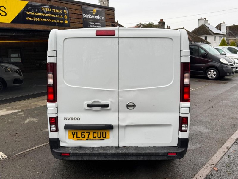 NISSAN NV300