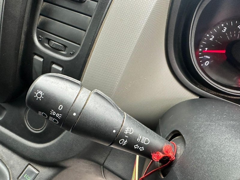 NISSAN NV300
