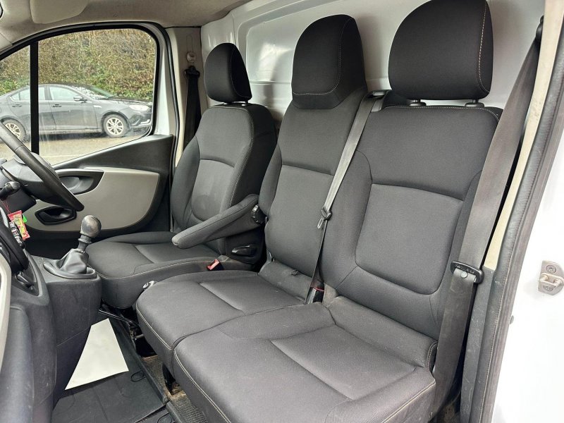 NISSAN NV300
