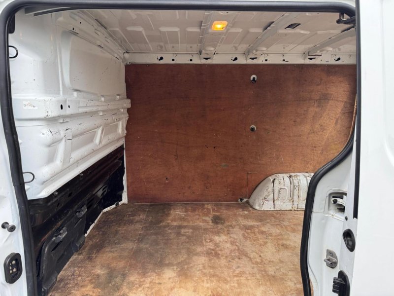 NISSAN NV300