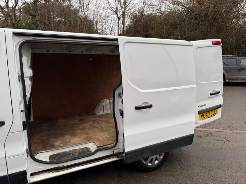NISSAN NV300