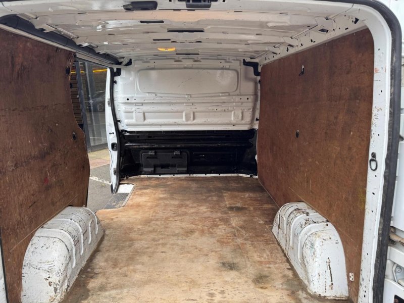 NISSAN NV300
