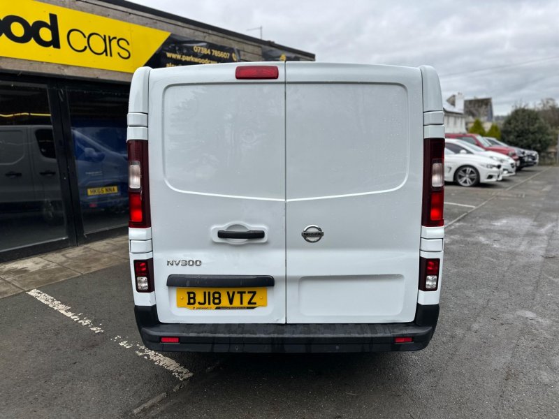 NISSAN NV300