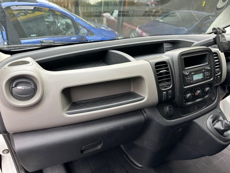 NISSAN NV300