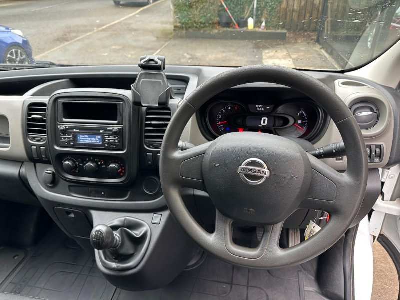 NISSAN NV300