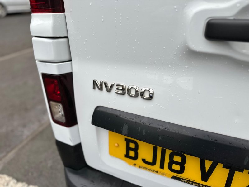 NISSAN NV300