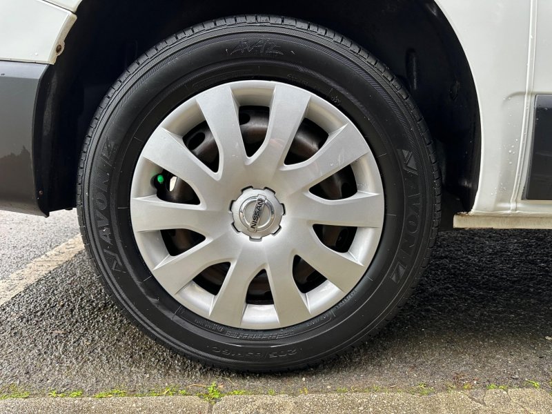 NISSAN NV300