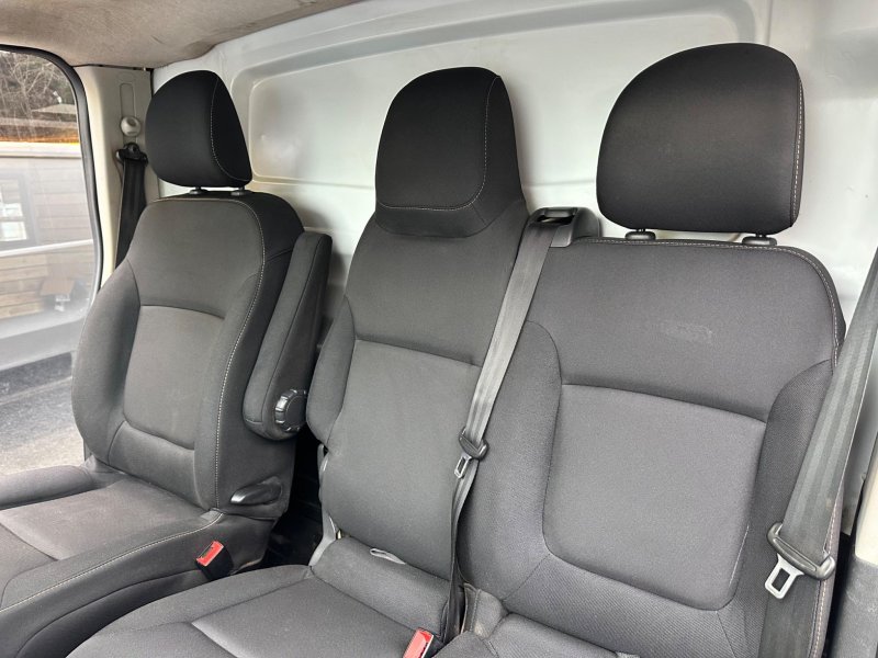 NISSAN NV300