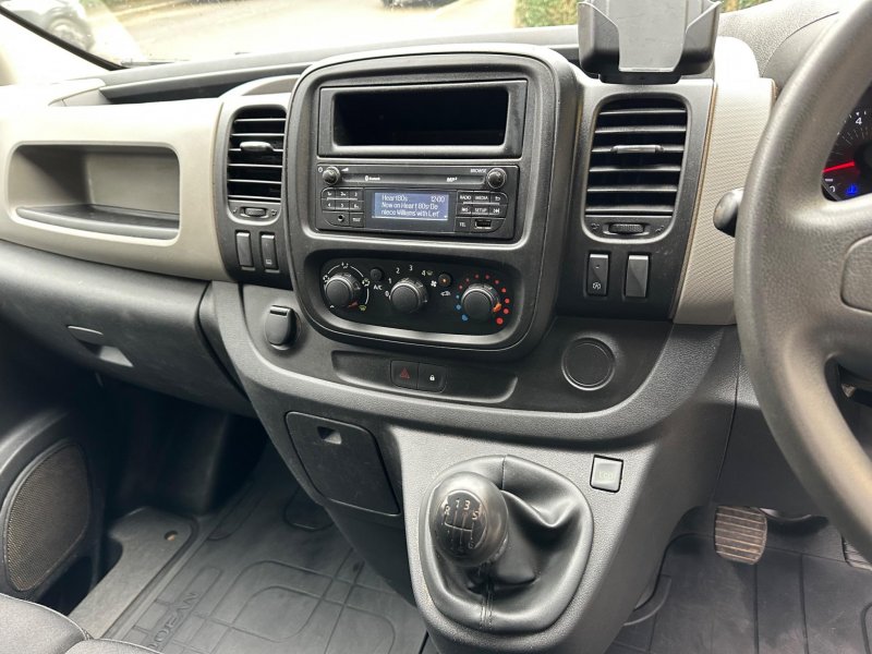 NISSAN NV300