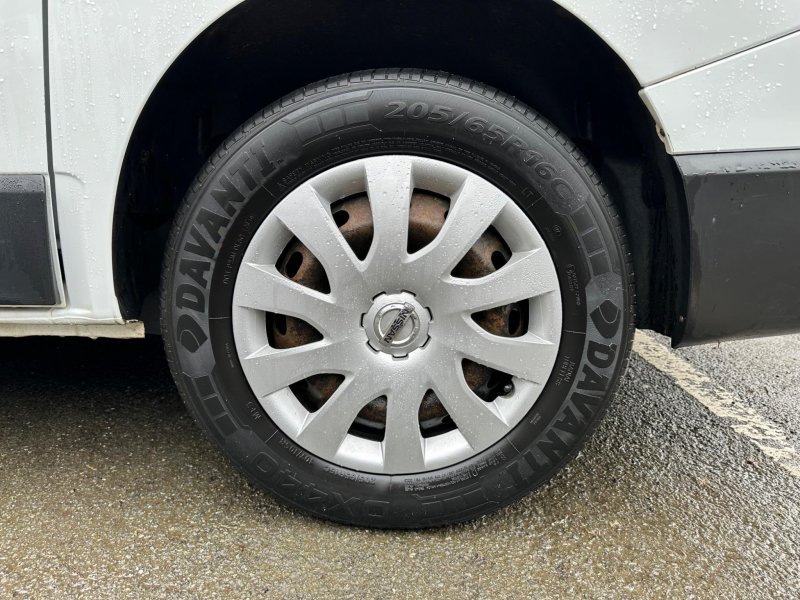 NISSAN NV300