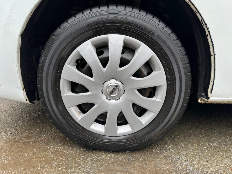 NISSAN NV300