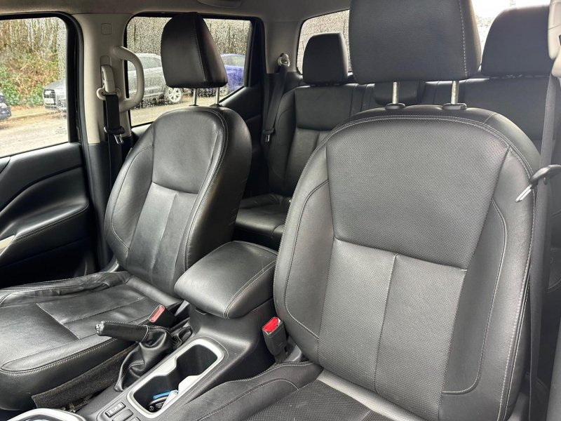 NISSAN NAVARA