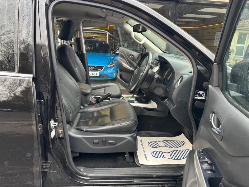 NISSAN NAVARA
