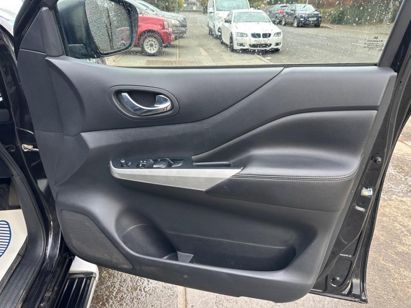 NISSAN NAVARA