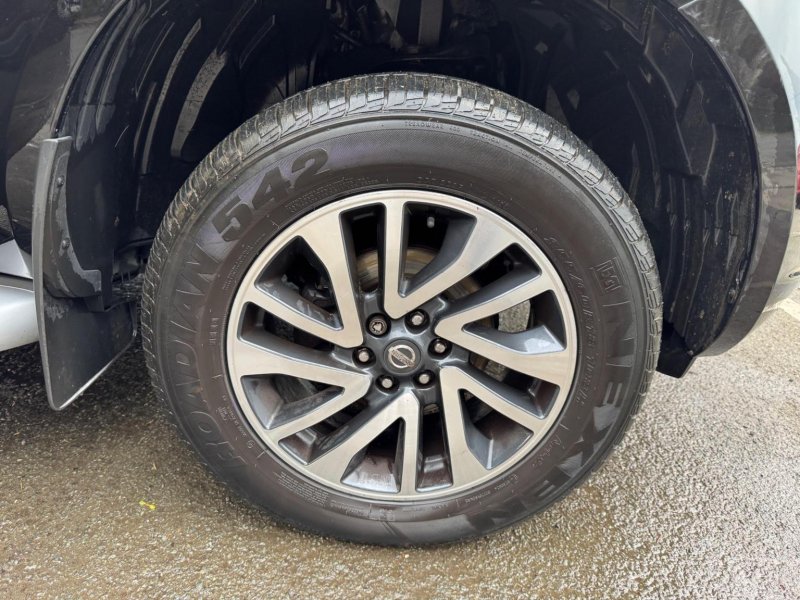 NISSAN NAVARA