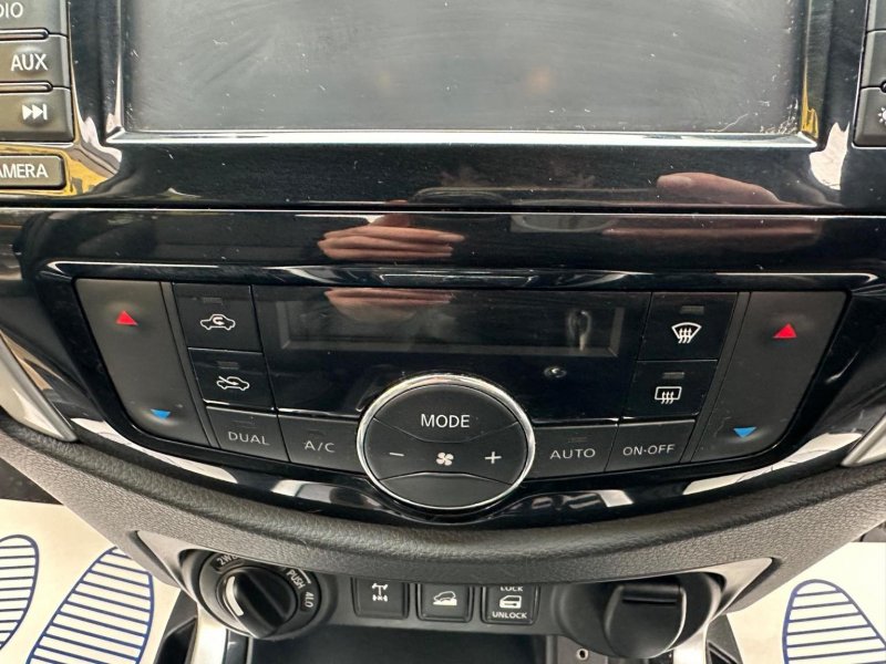 NISSAN NAVARA