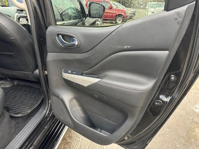 NISSAN NAVARA