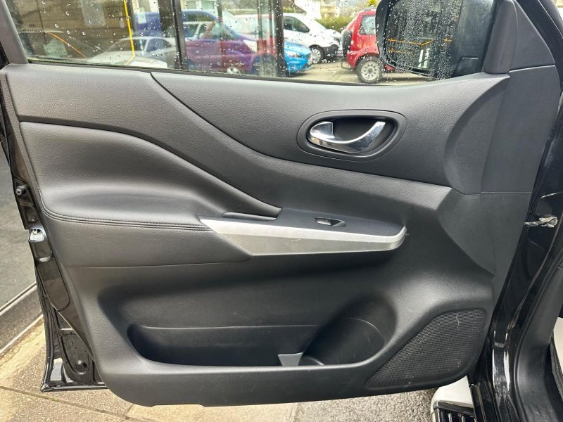 NISSAN NAVARA