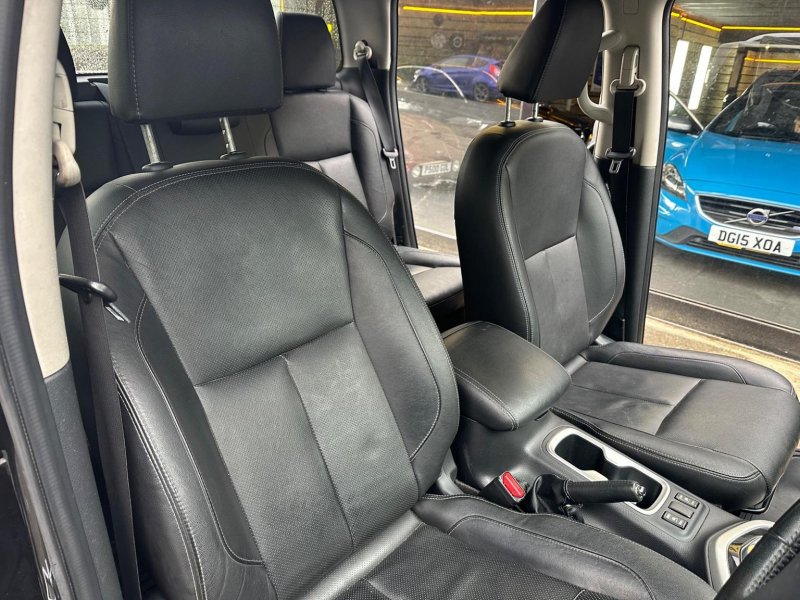 NISSAN NAVARA
