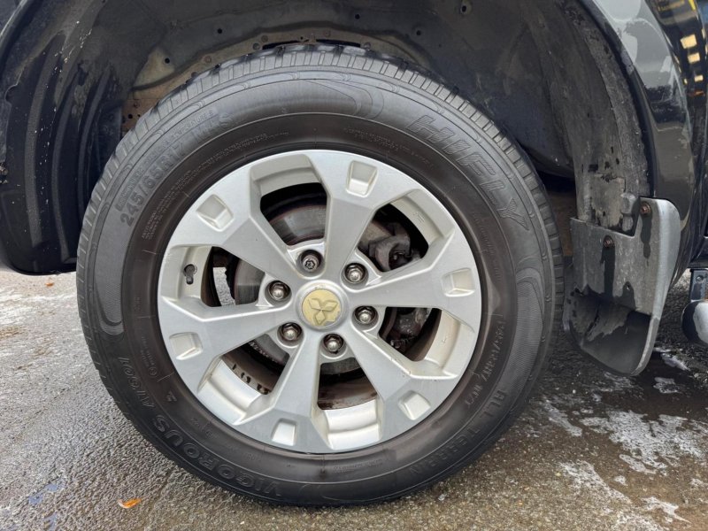 MITSUBISHI L200