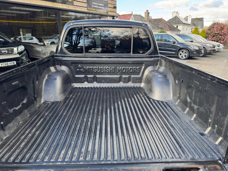 MITSUBISHI L200