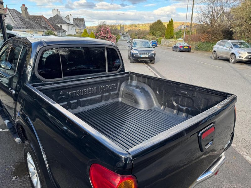 MITSUBISHI L200