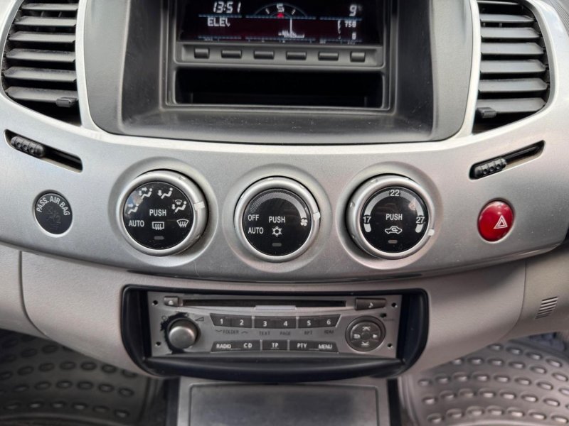 MITSUBISHI L200