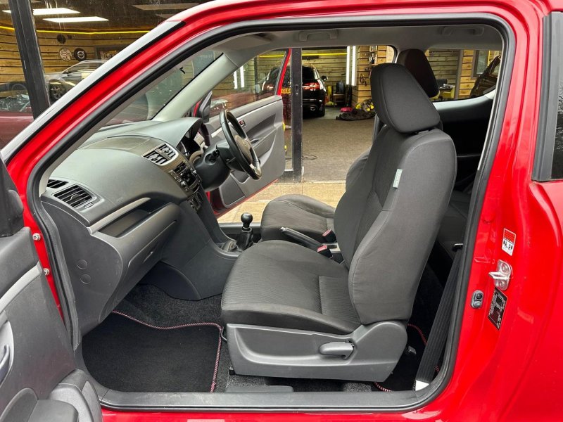 SUZUKI SWIFT