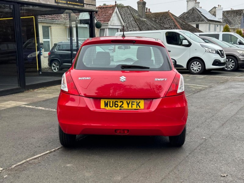 SUZUKI SWIFT