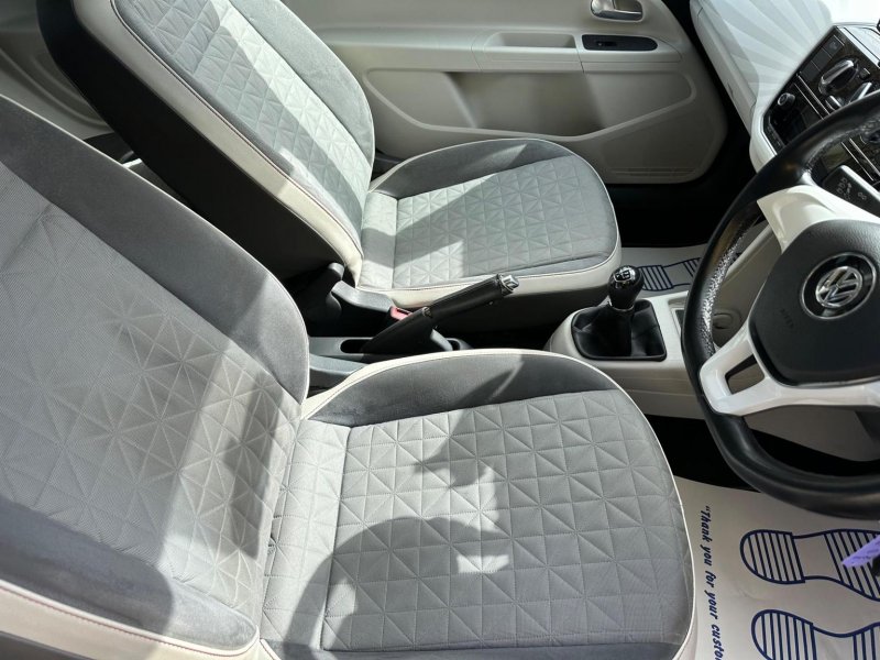 VOLKSWAGEN UP