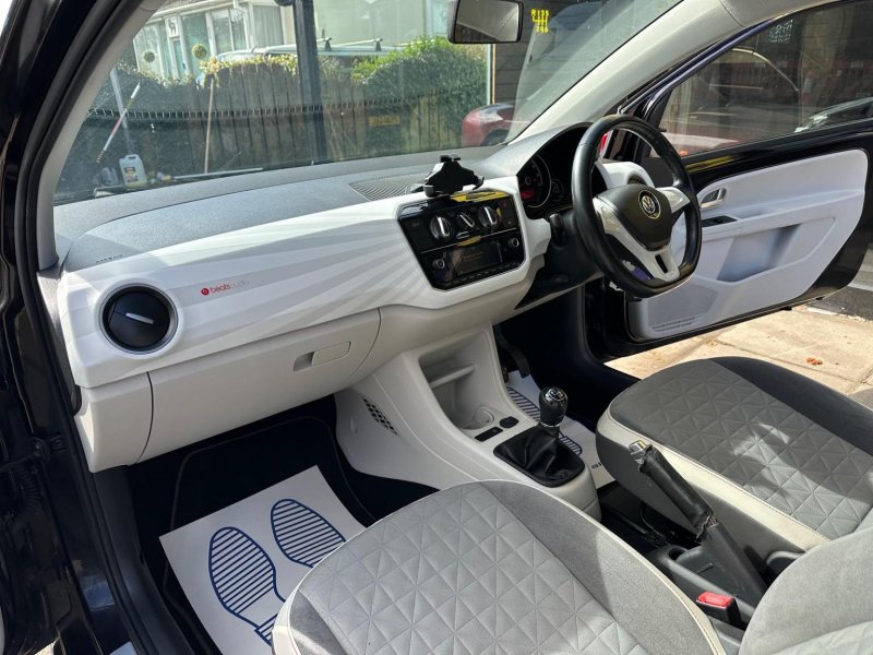 VOLKSWAGEN UP