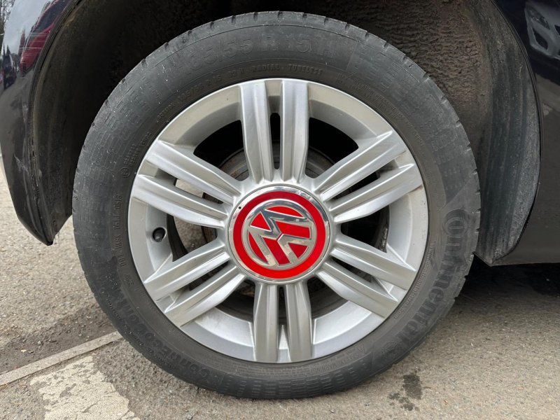 VOLKSWAGEN UP