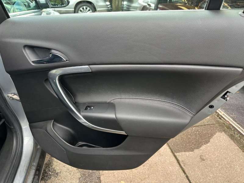 VAUXHALL INSIGNIA