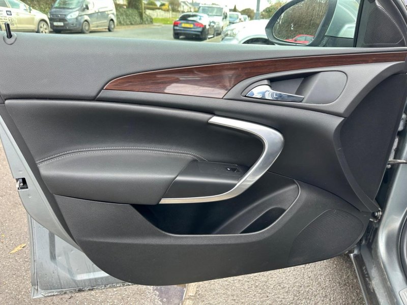 VAUXHALL INSIGNIA