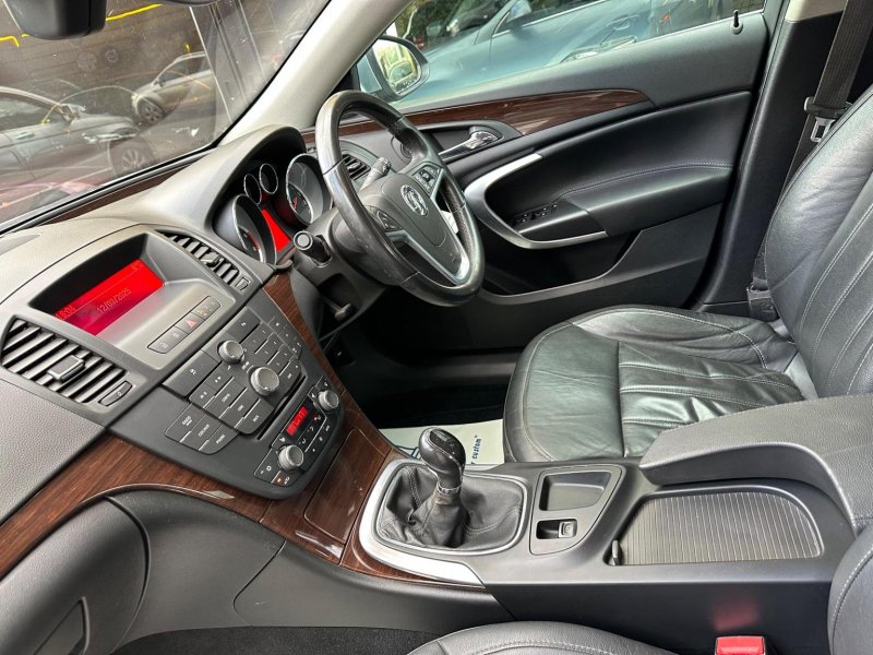 VAUXHALL INSIGNIA