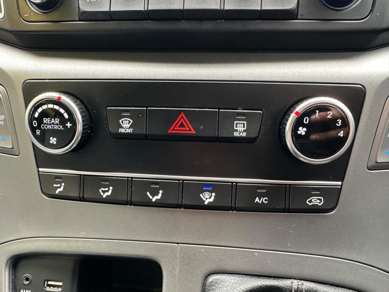 HYUNDAI I800