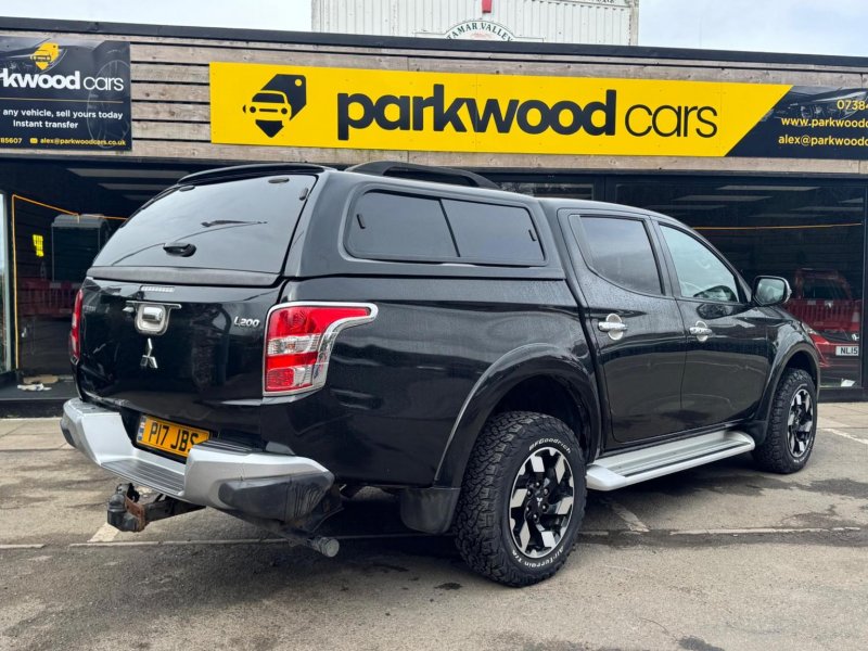 View MITSUBISHI L200 2.4 DI-D DC Barbarian Auto 4WD Euro 6 4dr