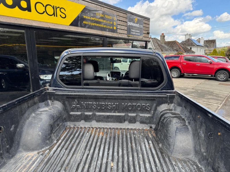 MITSUBISHI L200