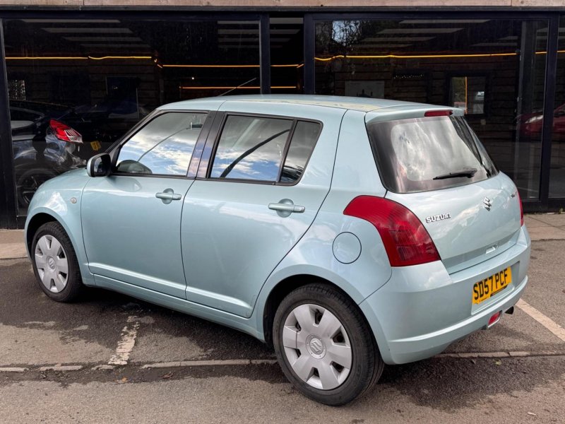 View SUZUKI SWIFT 1.3 GL 5dr