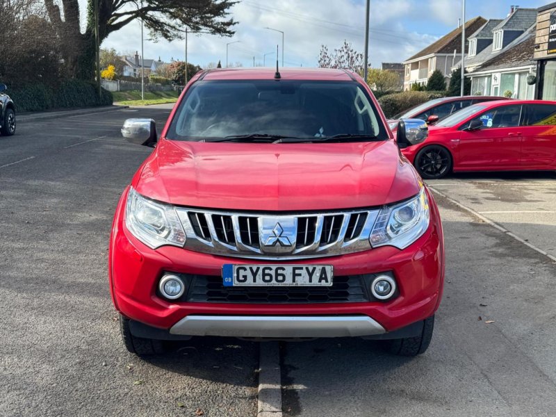 MITSUBISHI L200