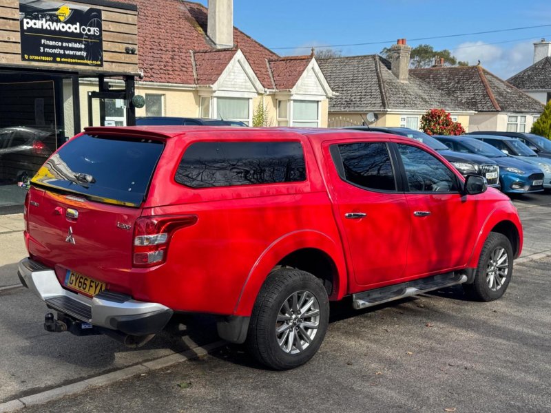 MITSUBISHI L200