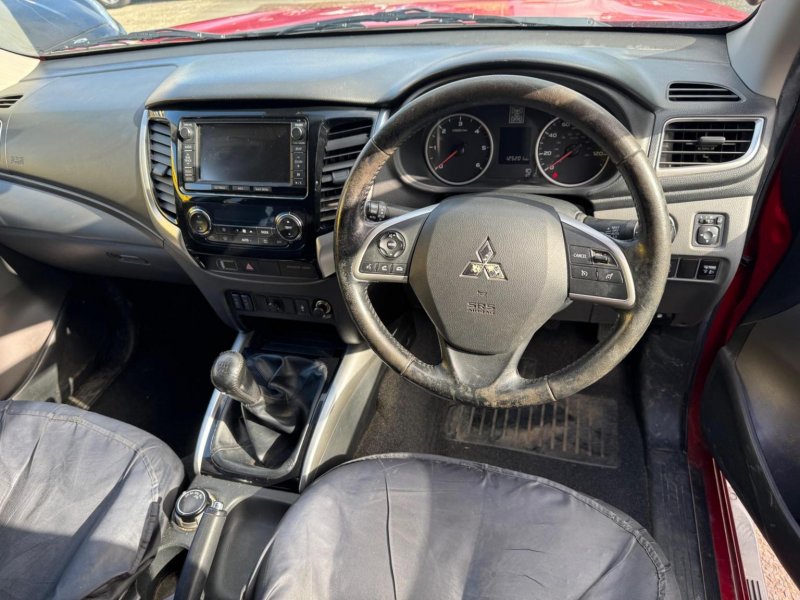 MITSUBISHI L200