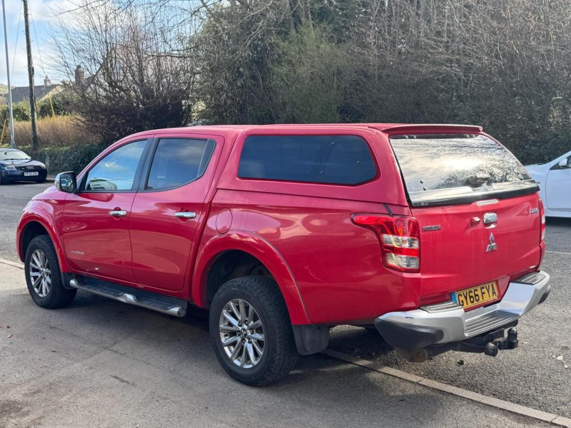 View MITSUBISHI L200 2.4 DI-D DC Warrior 4WD Euro 5 4dr