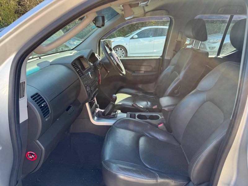 NISSAN NAVARA