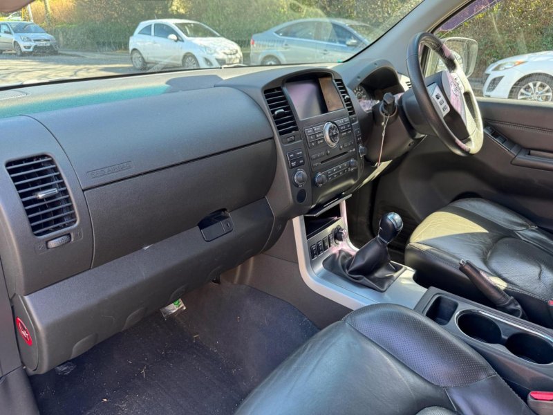 NISSAN NAVARA