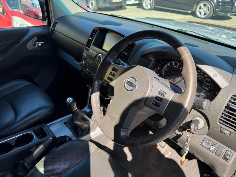 NISSAN NAVARA