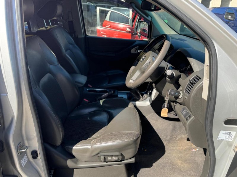 NISSAN NAVARA